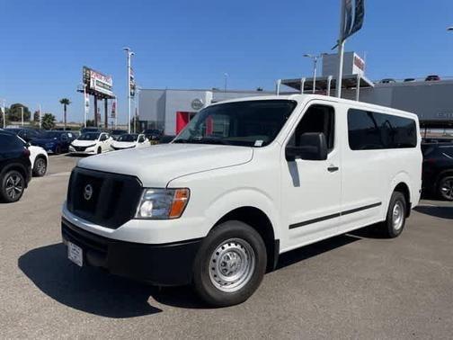 2017 nissan nv passenger nv3500 hd