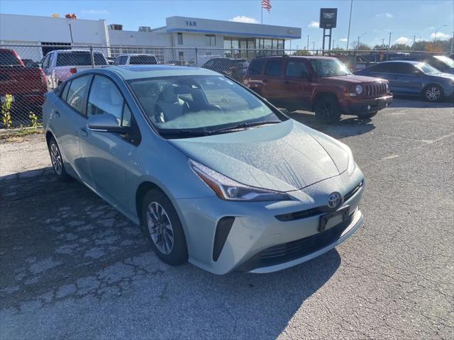 2019 toyota prius l