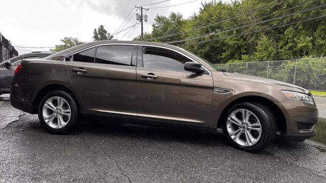 2016 ford taurus se