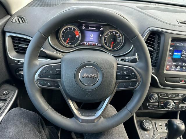 2022 jeep cherokee latitude lux