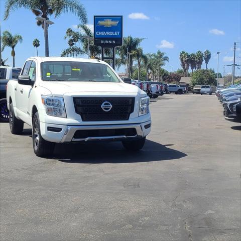 2021 nissan titan sv