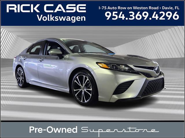 2020 toyota camry se