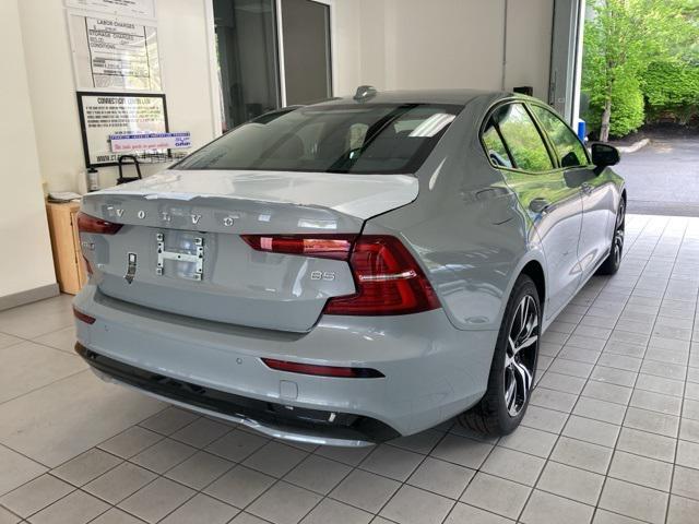 2024 volvo s60 b5 core dark theme