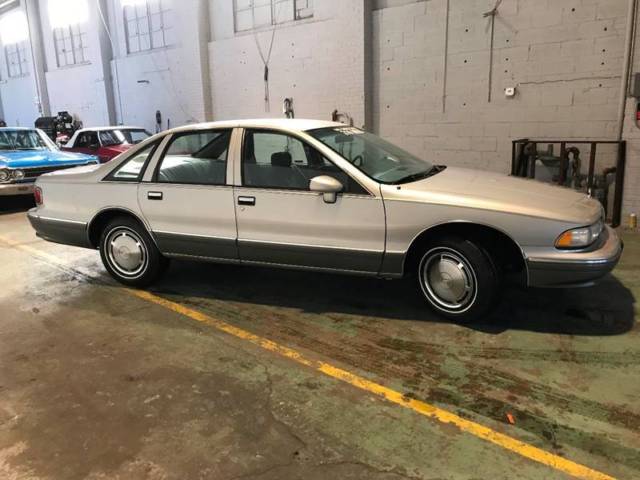 1993 chevrolet caprice base 4dr sedan automatic 4-speed rwd v8 5.0l gasoline