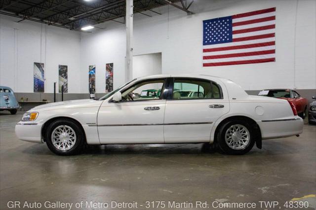 1998 lincoln town car cartier 4dr sedan