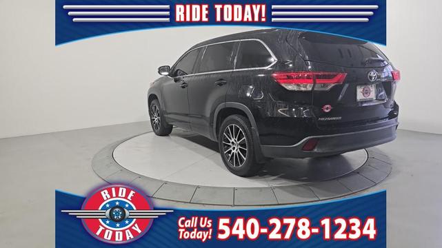 2017 toyota highlander se