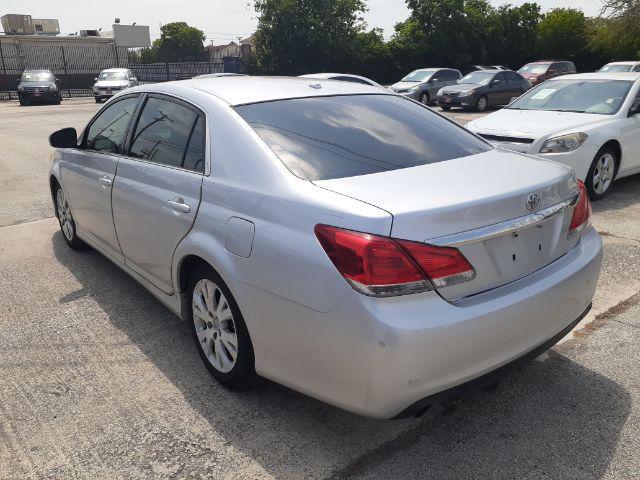 2011 toyota avalon base