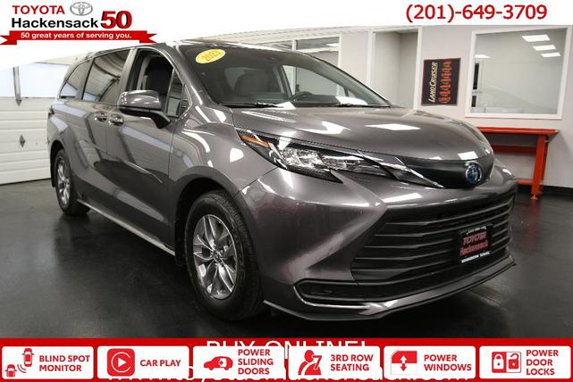 2023 toyota sienna le