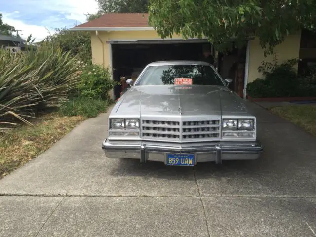 1977 classic silver/black buick century