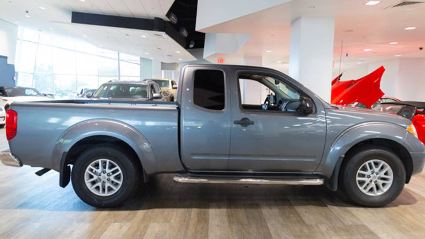 2020 nissan frontier sv