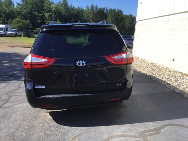2019 toyota sienna xle