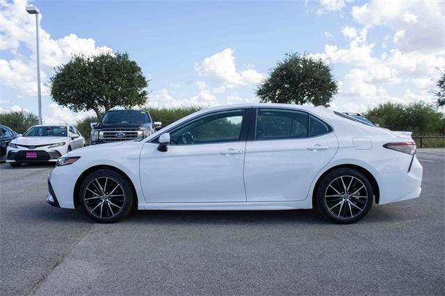 2022 toyota camry se