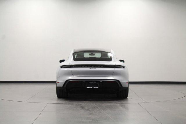 2022 porsche taycan base