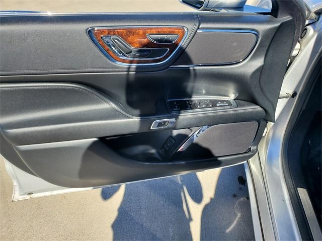 2019 lincoln continental standard