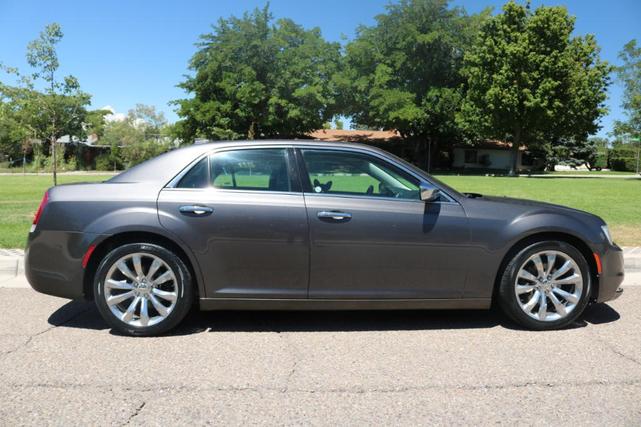 2020 chrysler 300 limited