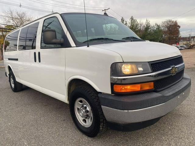 2018 chevrolet express 3500 lt