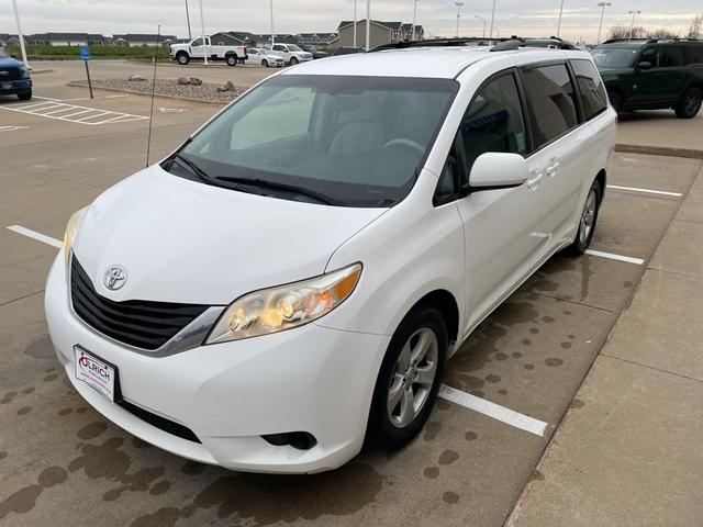 2013 toyota sienna le