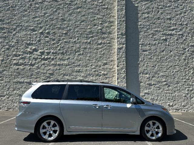2011 toyota sienna se