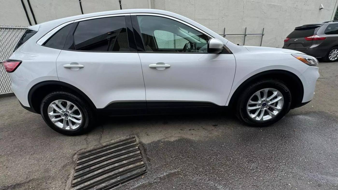 2021 ford escape hybrid se
