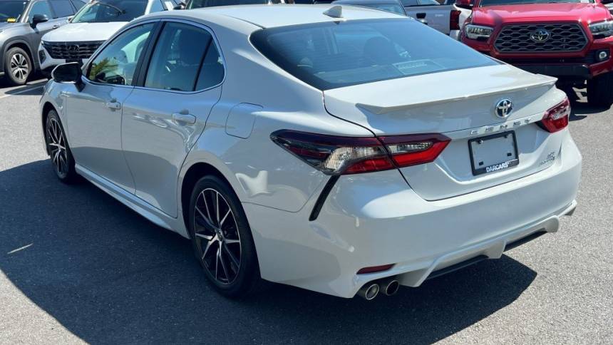 2024 toyota camry hybrid se
