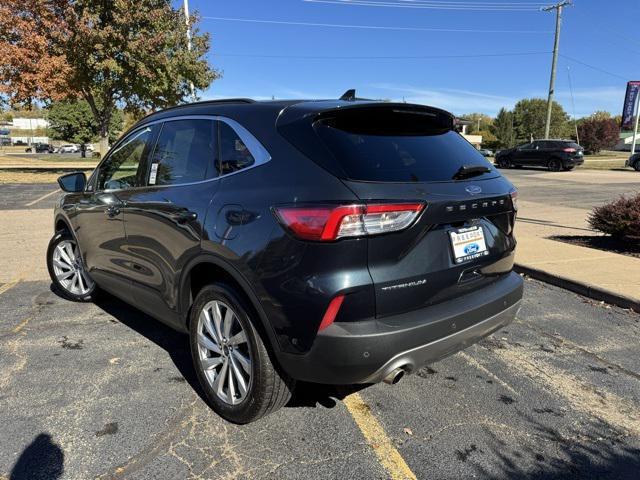 2022 ford escape titanium