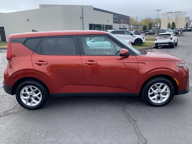 2022 kia soul lx