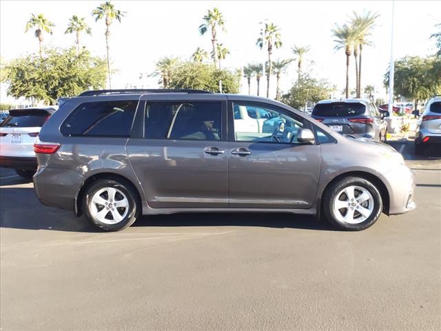 2020 toyota sienna le