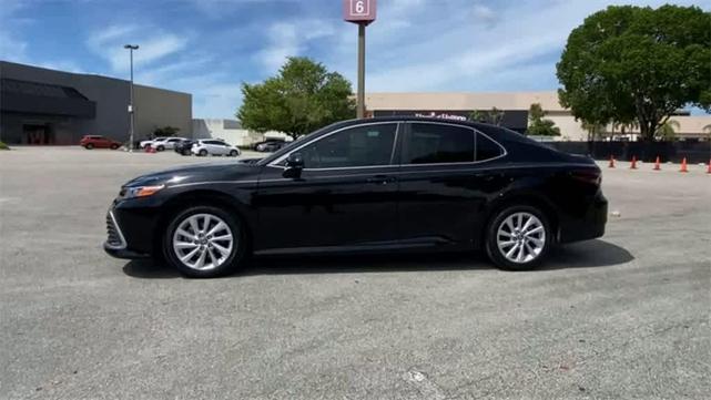 2022 toyota camry le