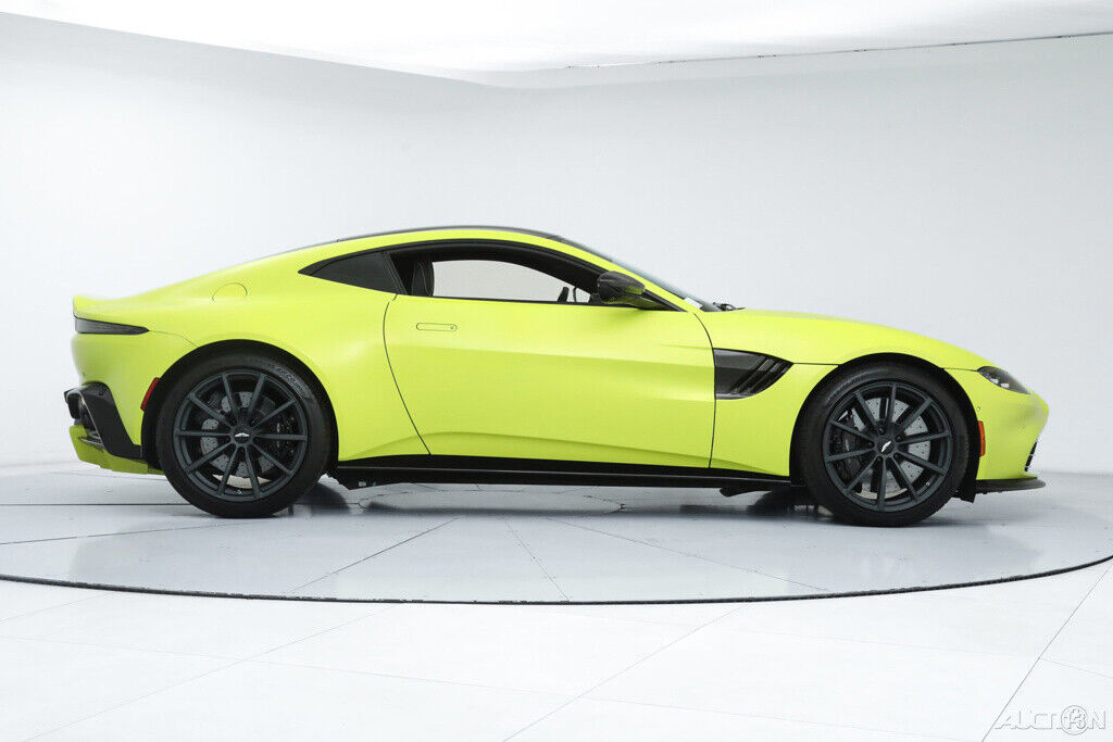 2022 aston martin vantage coupe