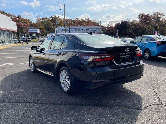 2022 toyota camry le