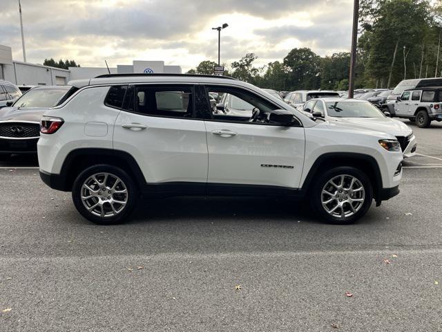 2022 jeep compass latitude lux