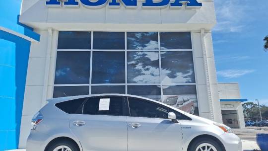 2014 Toyota Prius v (+)