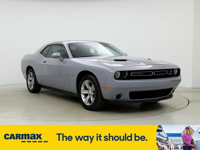 2022 dodge challenger sxt