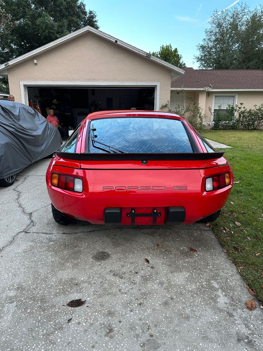 1983 porsche 928 red s