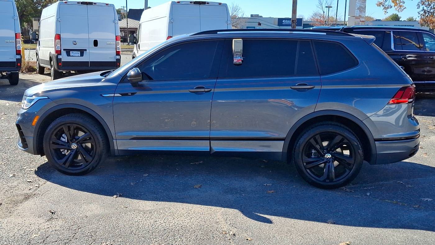 2024 volkswagen tiguan se r-line black