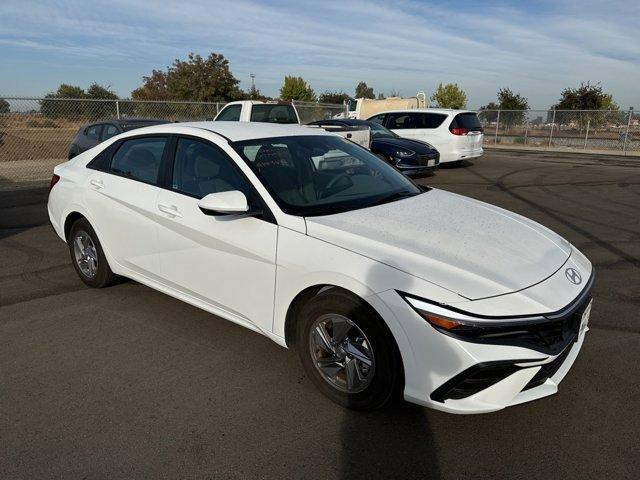 2024 hyundai elantra se