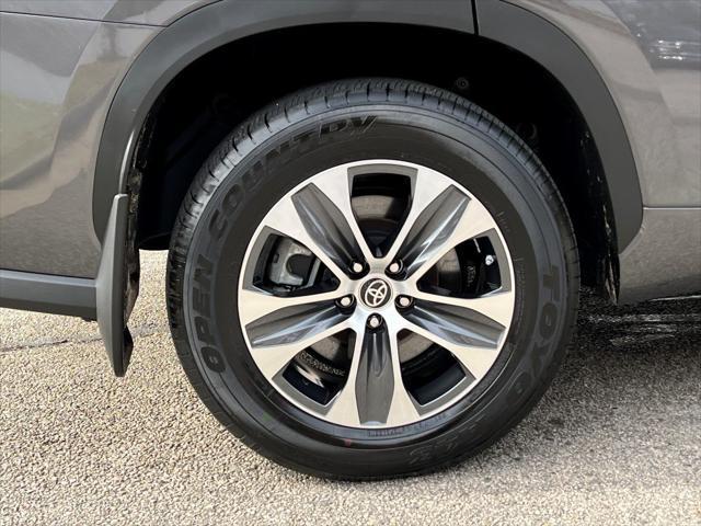 2024 toyota highlander hybrid xle