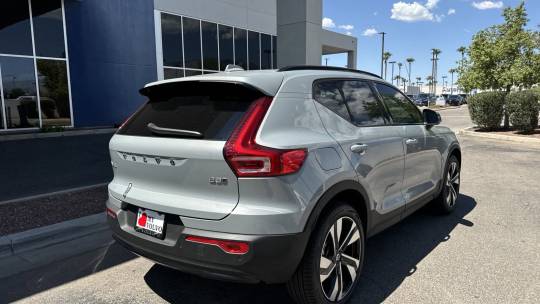 2025 Volvo XC40