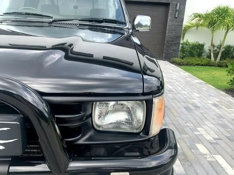1992 toyota hilux japanese import rt hand drive 89,000 miles black 2.2 manual