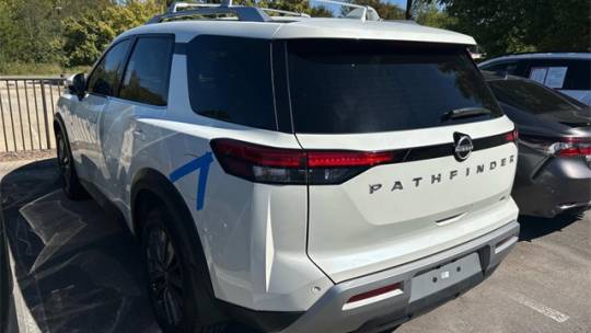 2022 Nissan Pathfinder sl