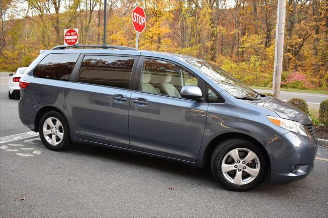 2017 toyota sienna le