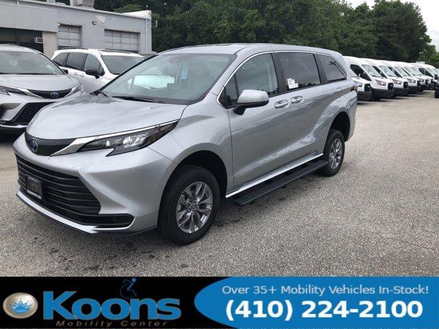 2024 toyota sienna le