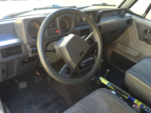 1986 mitsubishi montero base 2-door 2.6l like toyota fj40 fj70 jeep defender