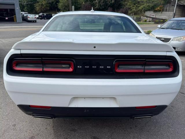 2016 dodge challenger sxt