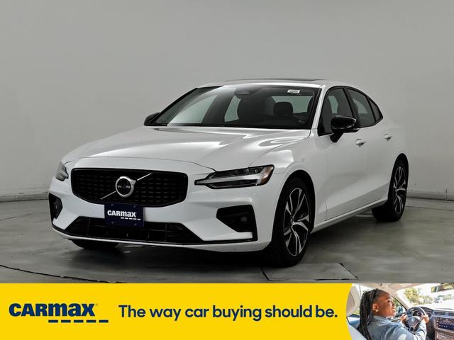 2024 volvo s60 b5 core dark theme