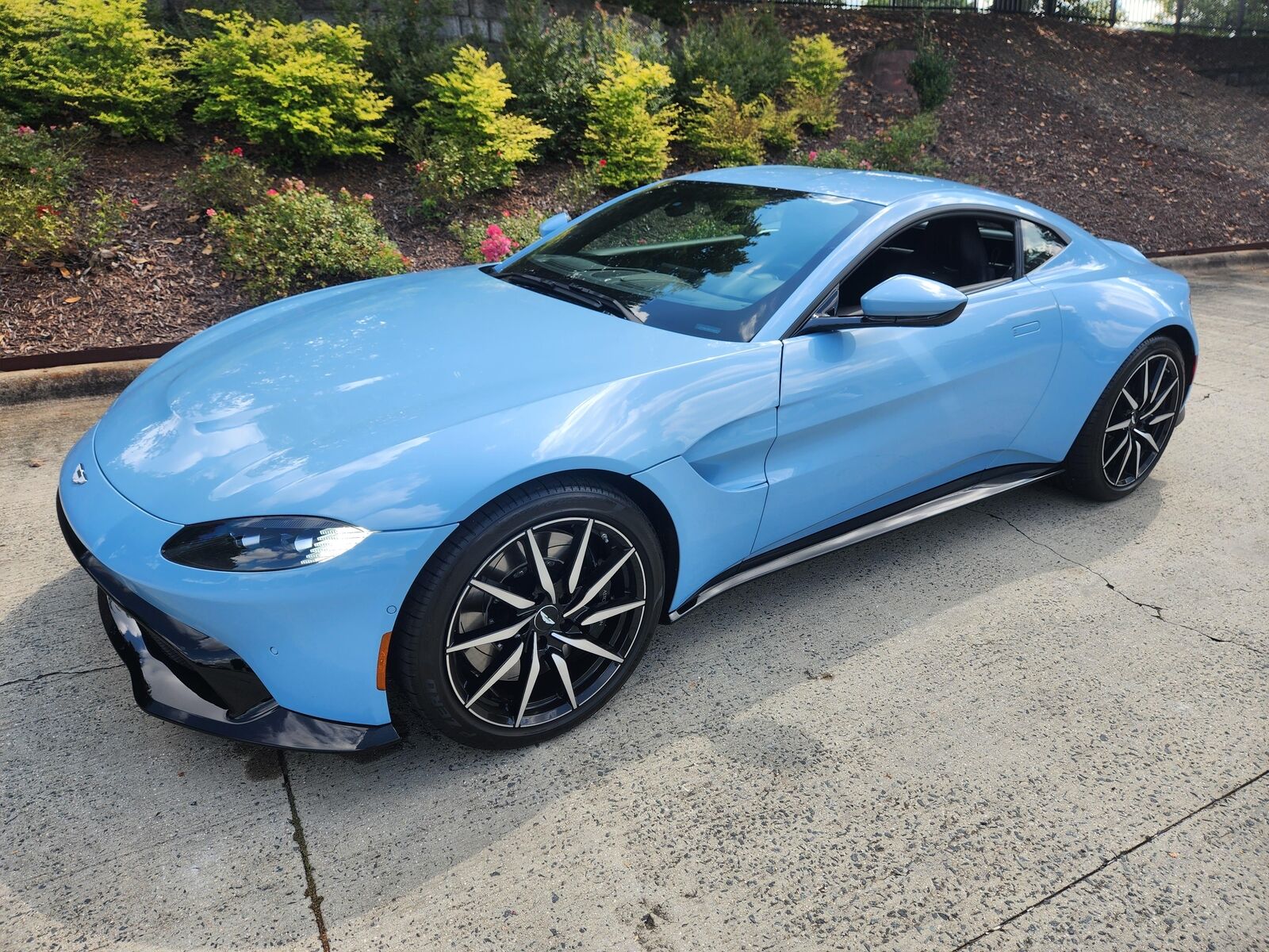 2019 aston martin vantage
