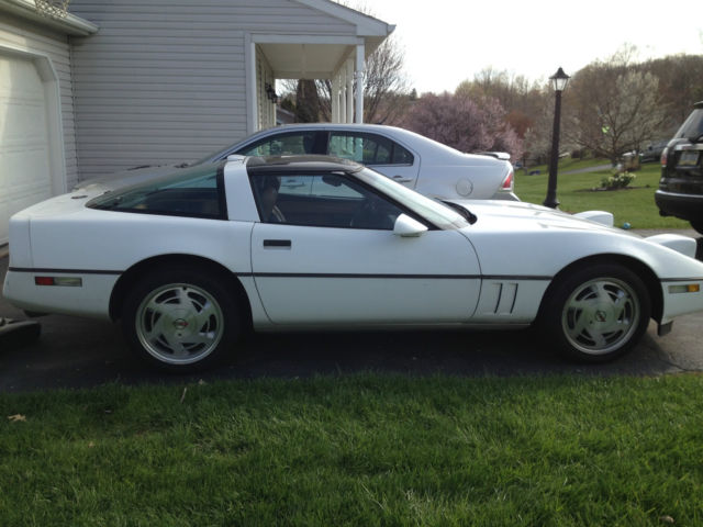 1989 corvette coupe white