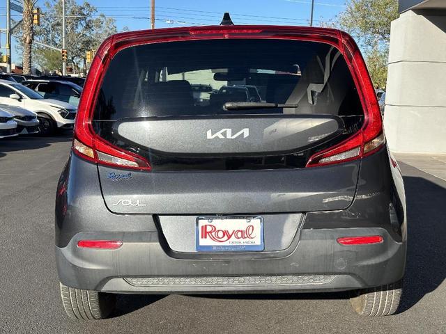 2022 kia soul lx