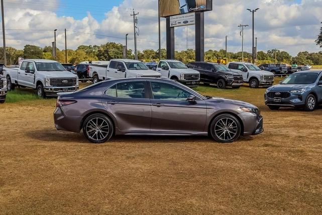 2022 toyota camry se