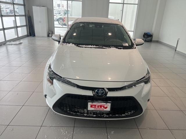 2022 toyota corolla hybrid le